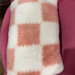 Cozy Checkered Fleece Blanket - Brown and Cream